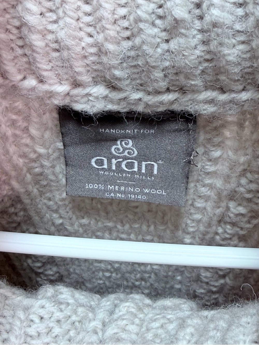 Aran Woollen Mills Men's 100% Merino Wool Cable Knit Full-Zip Cardigan - Picture 3 of 4